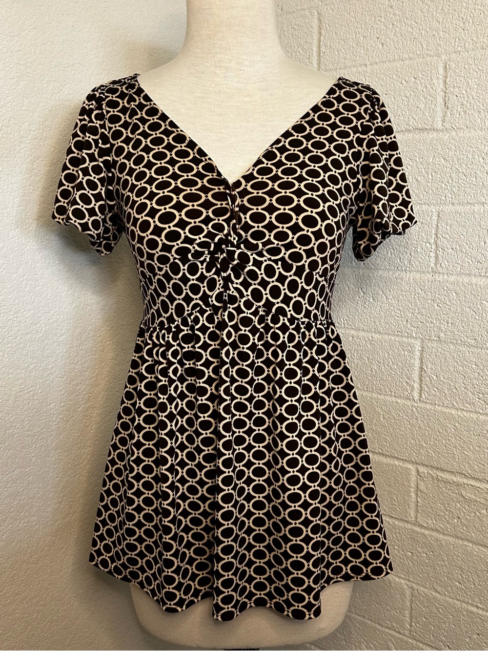 1940’s Vintage babydoll style retro geometric, puff sleeves, brown top